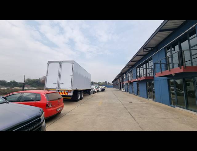 712M² WAREHOUSE TO LET IN POMONA